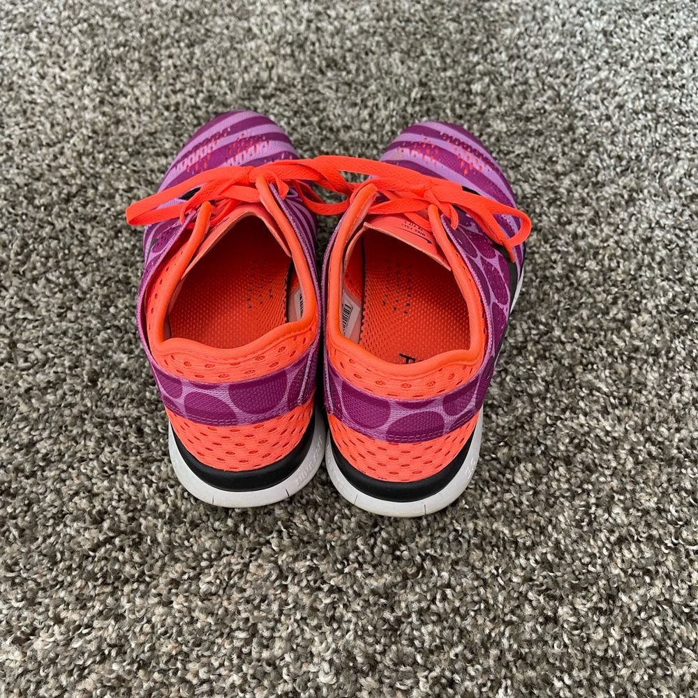 Nike athletic shoes - Picture 1 of 4